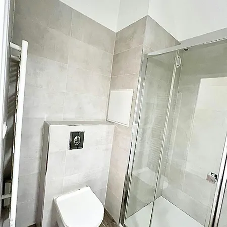 Superbe 1 Chambres, 2 Tennis, 2 Piscines, Plages, Parking Apartment Antibes