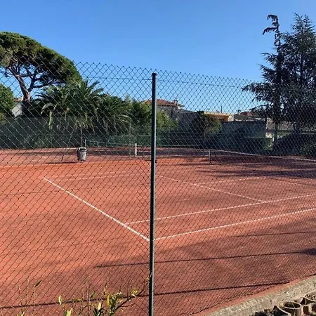 Vue 2 Pieces Tennis Piscine Plages *
