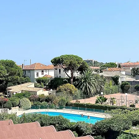 Vue 2 Pieces Tennis Piscine Plages Αντίμπ